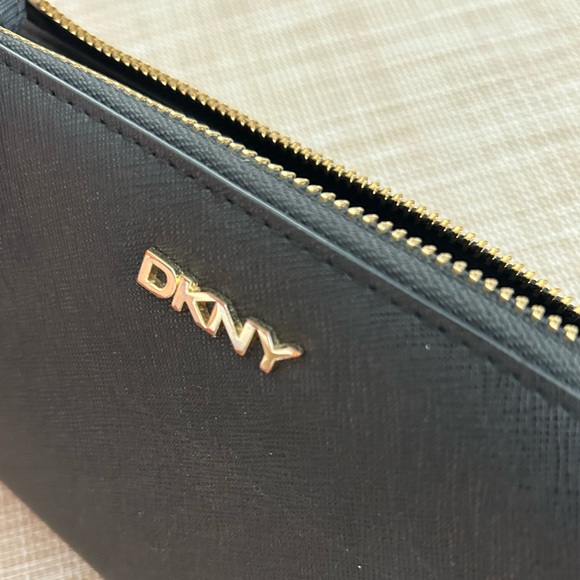 DKNY wallet for sale - Picture 3 of 5